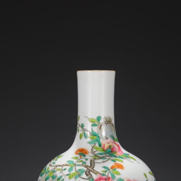 Old collection of Qing Dynasty Yongzheng powder enamel three-color pattern celestial globe vase - Image 9