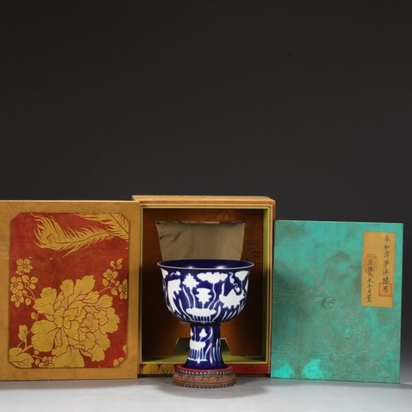 Old collection of Ming Dynasty Xuande sapphire blue glaze with white fish and algae pattern high-footed deep-bellied bowl