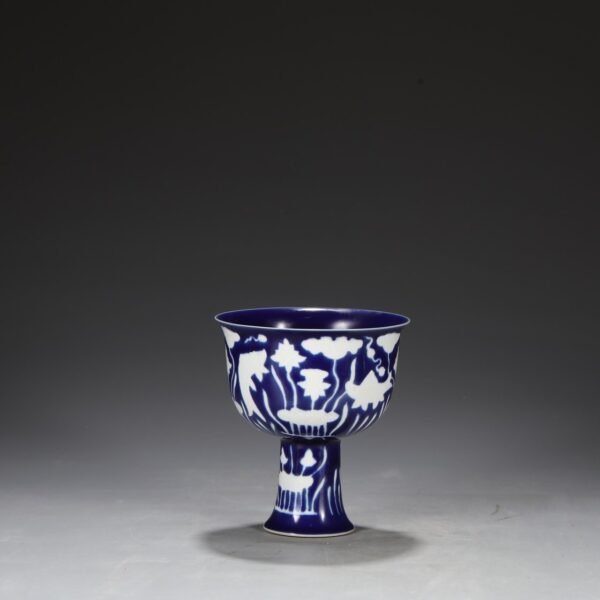 Old collection of Ming Dynasty Xuande sapphire blue glaze with white fish and algae pattern high-footed deep-bellied bowl - Image 2