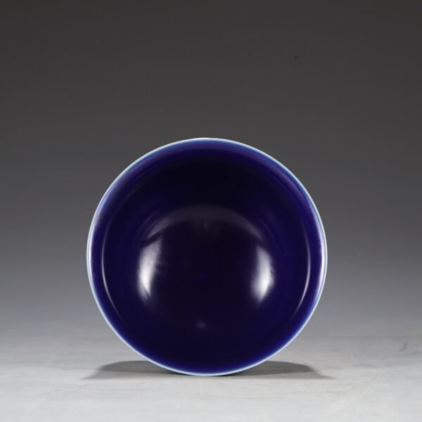 Old collection of Ming Dynasty Xuande sapphire blue glaze with white fish and algae pattern high-footed deep-bellied bowl - Image 4