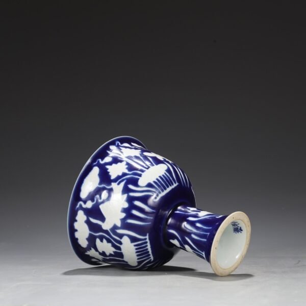 Old collection of Ming Dynasty Xuande sapphire blue glaze with white fish and algae pattern high-footed deep-bellied bowl - Image 7