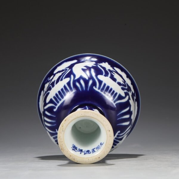 Old collection of Ming Dynasty Xuande sapphire blue glaze with white fish and algae pattern high-footed deep-bellied bowl - Image 8