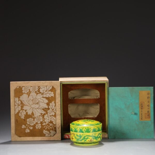 Old Collection Ming Dynasty Chenghua Yellow Ground Brown Green Color Sea Dragon Pattern Lid Box