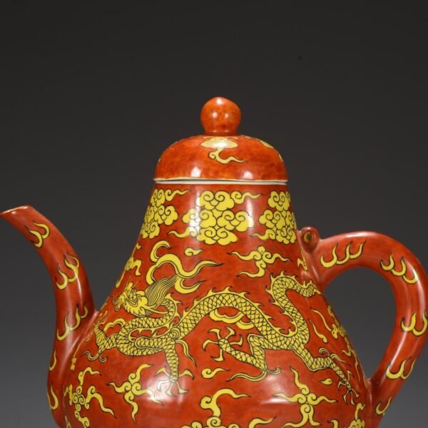 A large pot with red ground and yellow dragon patterns from the Jiajing period of the Ming Dynasty. - Image 5