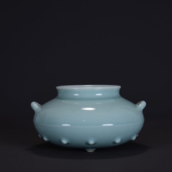 old collection of Qing Dynasty Qianlong powder green glaze drum nail double-cord vase