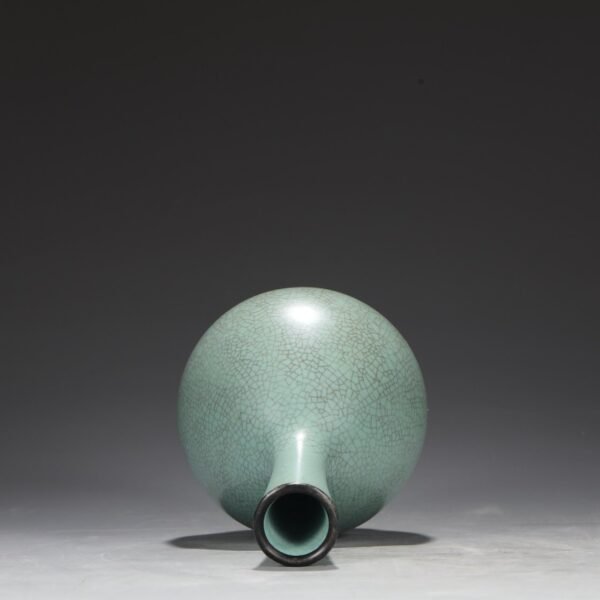 Old collection of Northern Song Dynasty Ru kiln celadon glaze silver mouth bold bottle "Qianlong imperial title" - Image 9