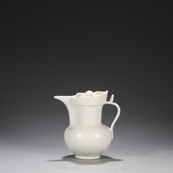 Old collection of Ming Dynasty Yongle sweet white glaze dark carved three-dot pattern monk hat pot - Image 2