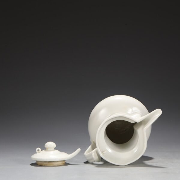 Old collection of Ming Dynasty Yongle sweet white glaze dark carved three-dot pattern monk hat pot - Image 5