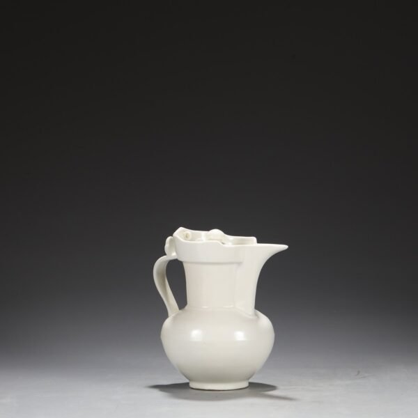 Old collection of Ming Dynasty Yongle sweet white glaze dark carved three-dot pattern monk hat pot - Image 7