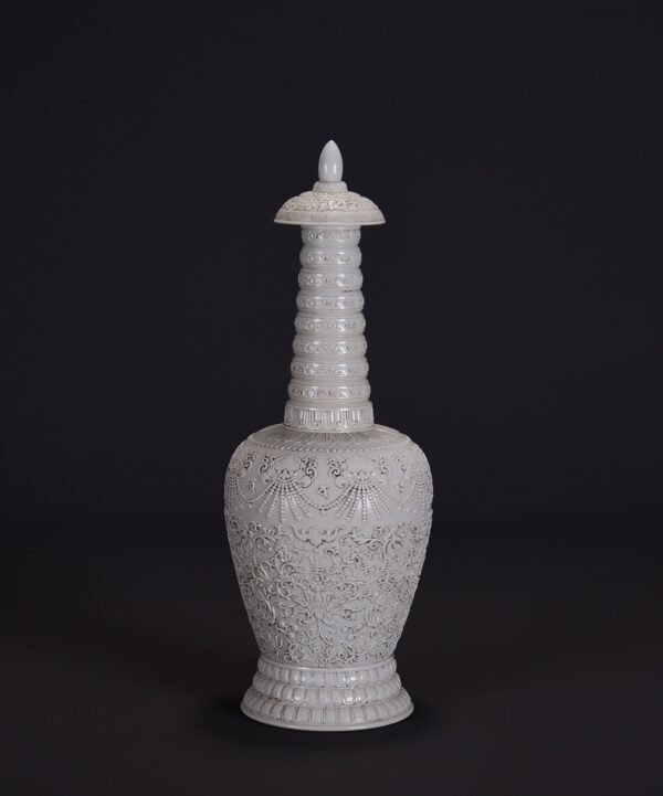 old collection of Qing Dynasty Qianlong white glaze carved