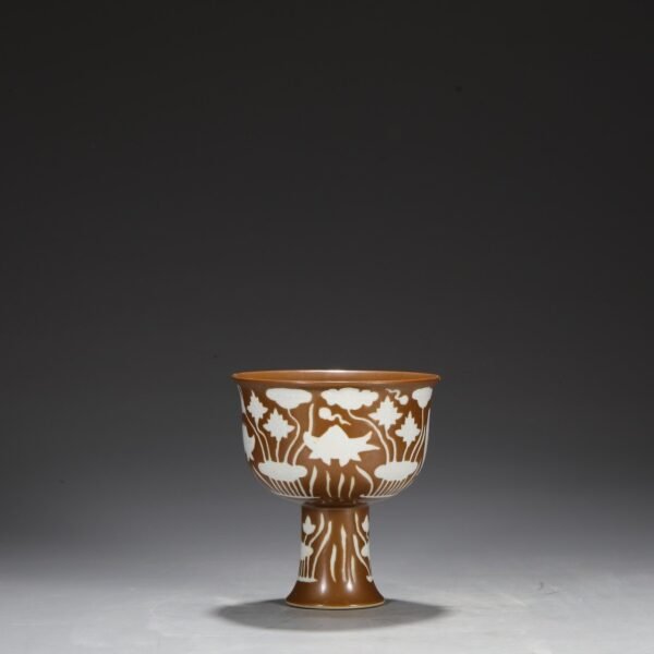 Old collection of Ming Dynasty Xuande purple gold glaze white carved fish and algae pattern high-footed deep-bellied bowl - Image 2