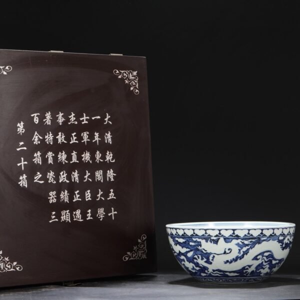 Old collection of Ming Dynasty Xuande blue and white dragon pattern dice large bowl washbasin