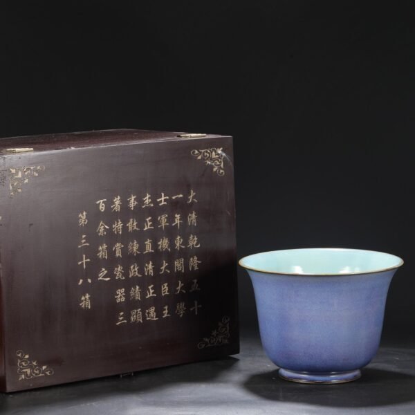 Old Collection Northern Song Dynasty Jun Kiln Grape Purple Palace Royal Upturned Bell-shaped Flower Pot "Chonghua Palace"