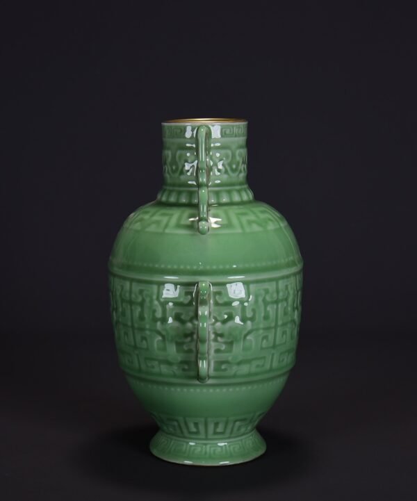old collection of Qing Dynasty Qianlong bean green glaze dragon pattern gold-painted vase - Image 2