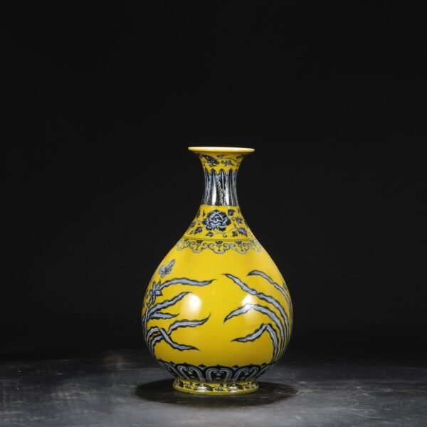Old collection of Ming Dynasty Yongle yellow ground blue and white flower pattern large jade pot spring vase - Image 7