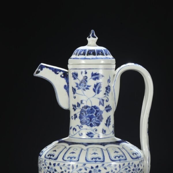 An old Ming Dynasty Xuande blue and white window-shaped flower pattern large pot - Image 4
