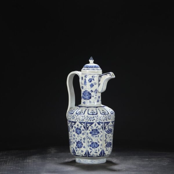 An old Ming Dynasty Xuande blue and white window-shaped flower pattern large pot - Image 6