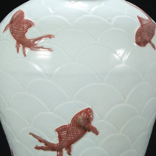 A large plum vase with a lid and underglaze red carved with water wave and fish pattern from the Yuan Dynasty. - Image 8