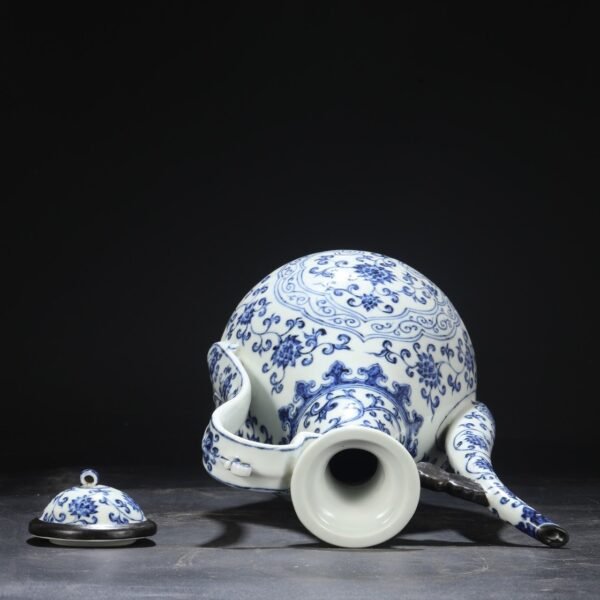 Old Collection Ming Dynasty Xuande Blue and White Window Entwined Lotus Pattern Silver Mouth Large Pot - Image 5