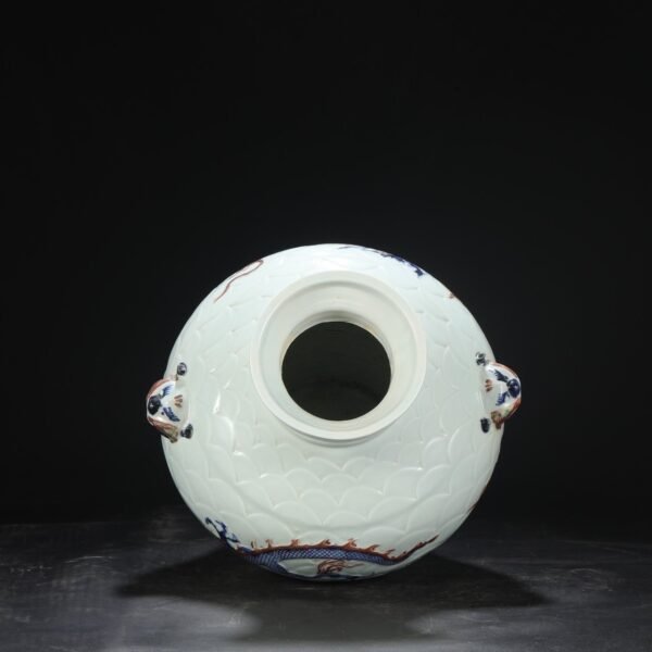 Old collection of Yuan Dynasty blue and white underglaze red carved sea dragon pattern dog head large jar - Image 5