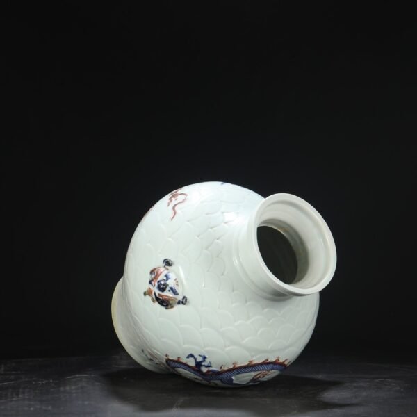 Old collection of Yuan Dynasty blue and white underglaze red carved sea dragon pattern dog head large jar - Image 6