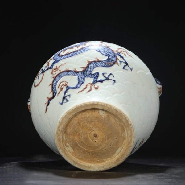 Old collection of Yuan Dynasty blue and white underglaze red carved sea dragon pattern dog head large jar - Image 9