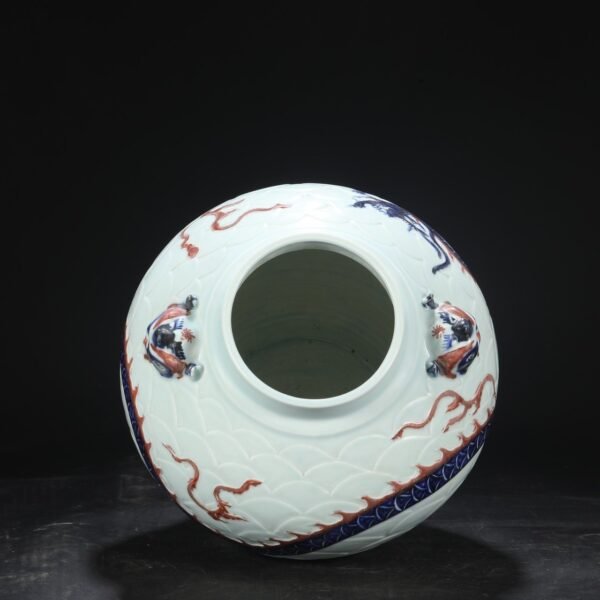 Old collection of Yuan Dynasty blue and white underglaze red carved sea dragon pattern dog head large lidded jar - Image 2