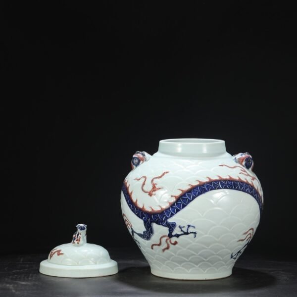Old collection of Yuan Dynasty blue and white underglaze red carved sea dragon pattern dog head large lidded jar - Image 6