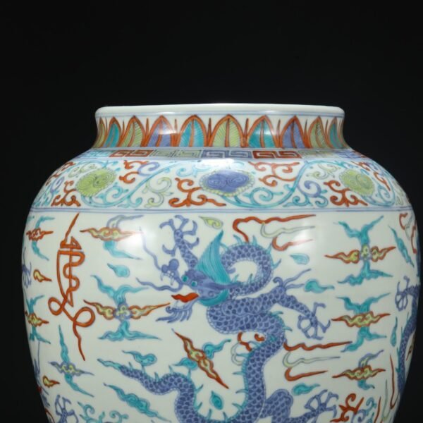 A large jar with blue and white multicolored seawater dragon pattern from the Jiajing period of the Ming Dynasty. - Image 3
