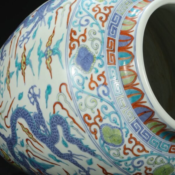 A large jar with blue and white multicolored seawater dragon pattern from the Jiajing period of the Ming Dynasty. - Image 7