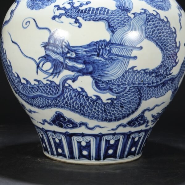 Old collection of Ming Xuande blue and white Taotie cloud dragon pattern large jar - Image 5
