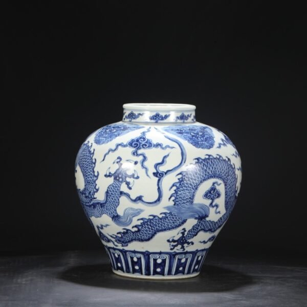 Old collection of Ming Xuande blue and white Taotie cloud dragon pattern large jar - Image 7