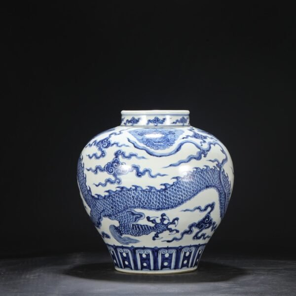 Old collection of Ming Xuande blue and white Taotie cloud dragon pattern large jar - Image 8