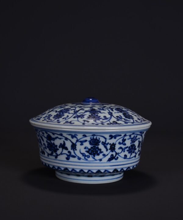 old collection of Ming Xuande blue and white lotus-shaped box with eight-treasure pattern - Image 4