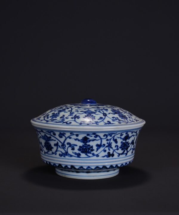 old collection of Ming Xuande blue and white lotus-shaped box with eight-treasure pattern - Image 8
