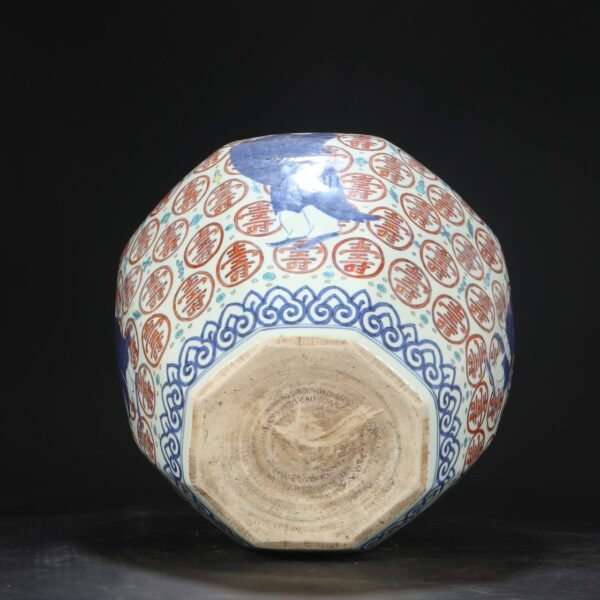 An old Ming Dynasty Jiajing blue and white red figure longevity octagonal jar. - Image 7