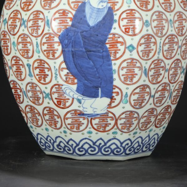 An old Ming Dynasty Jiajing blue and white red figure longevity octagonal jar. - Image 8