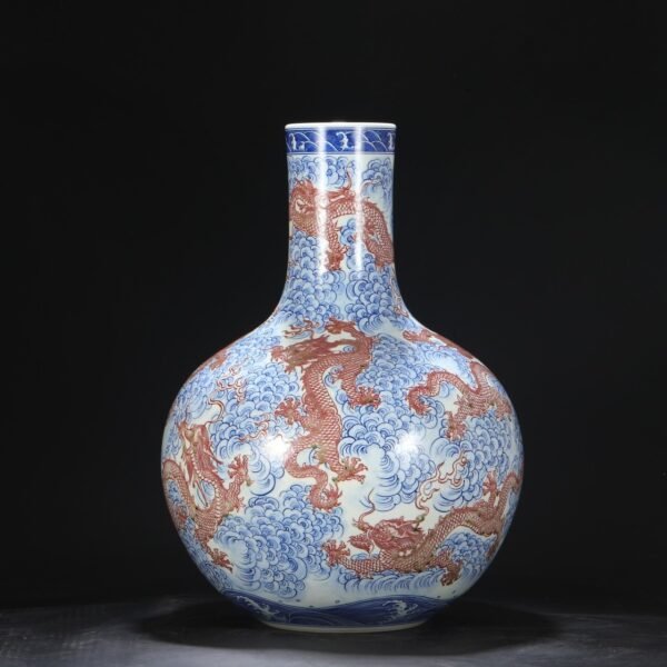 Old collection of Qing Dynasty Yongzheng blue and white underglaze red sea water nine dragon pattern large celestial globe vase