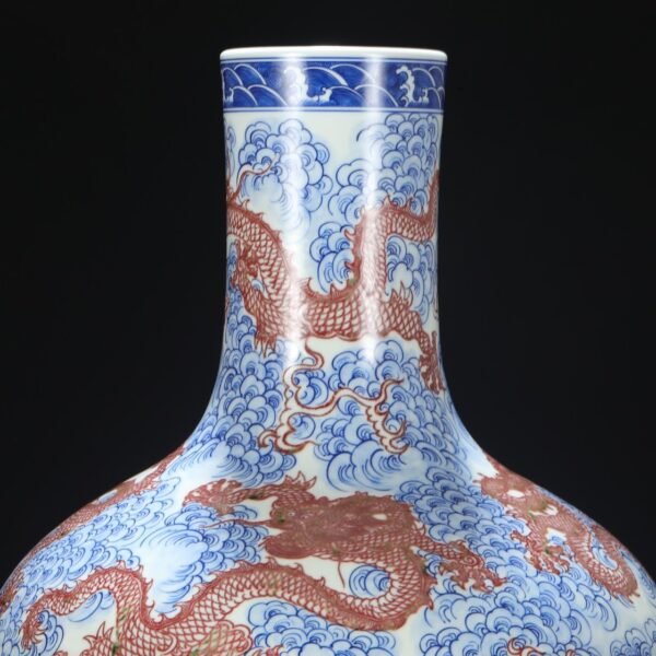 Old collection of Qing Dynasty Yongzheng blue and white underglaze red sea water nine dragon pattern large celestial globe vase - Image 2
