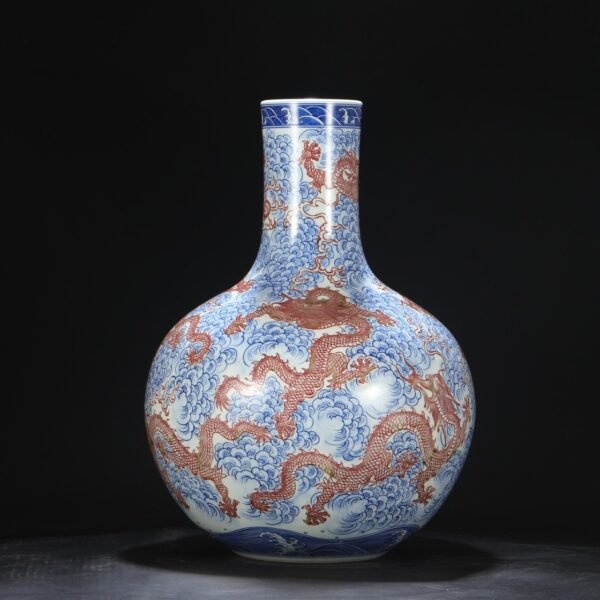 Old collection of Qing Dynasty Yongzheng blue and white underglaze red sea water nine dragon pattern large celestial globe vase - Image 5