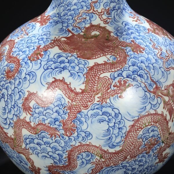 Old collection of Qing Dynasty Yongzheng blue and white underglaze red sea water nine dragon pattern large celestial globe vase - Image 6