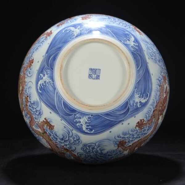 Old collection of Qing Dynasty Yongzheng blue and white underglaze red sea water nine dragon pattern large celestial globe vase - Image 7
