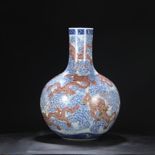 Old collection of Qing Dynasty Yongzheng blue and white underglaze red sea water nine dragon pattern large celestial globe vase - Image 9