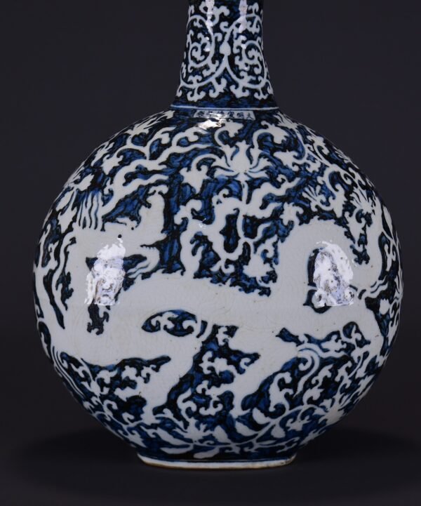old Ming Xuande blue ground with white twined dragon pattern flat bottle - Image 3