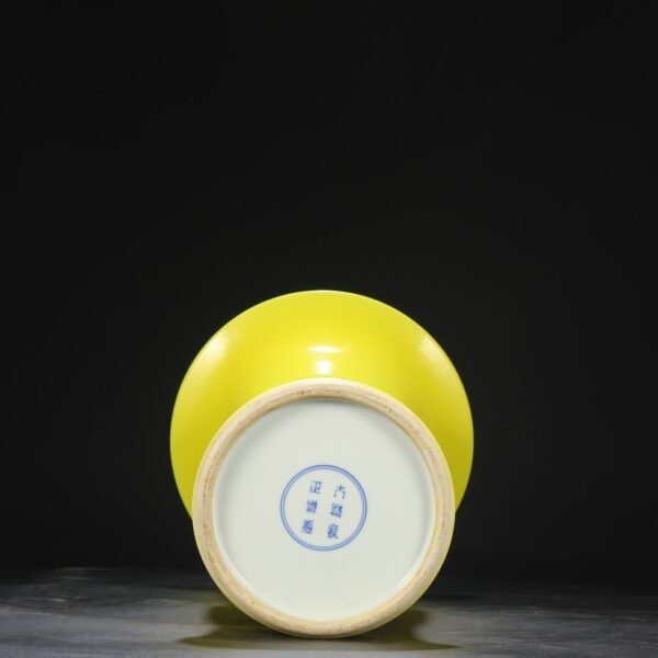 Old collection of Qing Dynasty Yongzheng delicate yellow glaze imperial court large flower solitary - Image 4