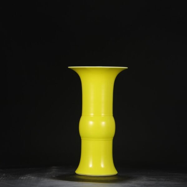 Old collection of Qing Dynasty Yongzheng delicate yellow glaze imperial court large flower solitary - Image 5
