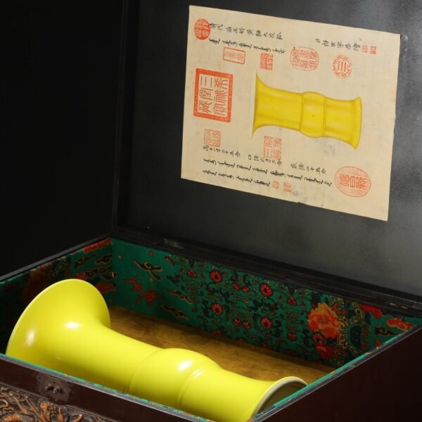 Old collection of Qing Dynasty Yongzheng delicate yellow glaze imperial court large flower solitary - Image 6