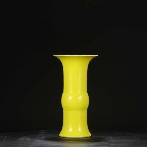 Old collection of Qing Dynasty Yongzheng delicate yellow glaze imperial court large flower solitary - Image 9