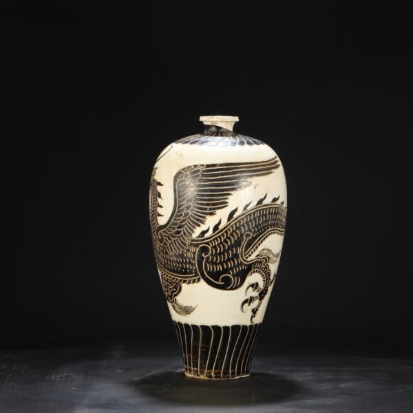 A large plum vase with carved dragon and phoenix patterns from the Cizhou kiln of the Northern Song Dynasty. - Image 9