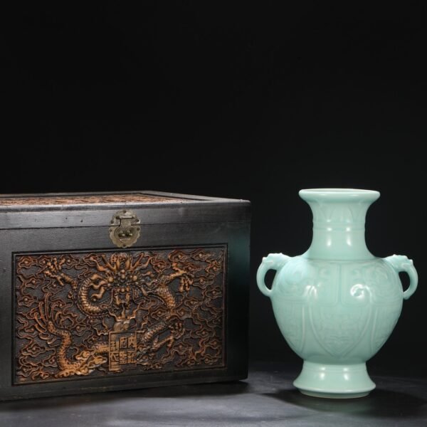 Old collection of Qing Qianlong Tianqing glaze Taotie elephant ear large vase